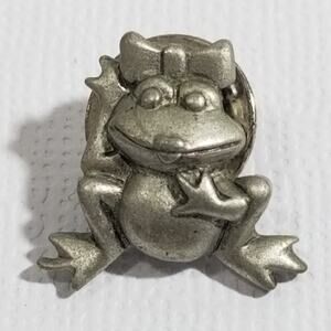 JJ pewter frog pin 6/8" girl frog pin